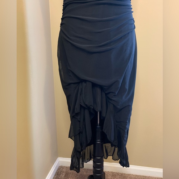 BLACK ASYMMETRICAL RUFFLE HEM RUCHED DRESS - Picture 7 of 13
